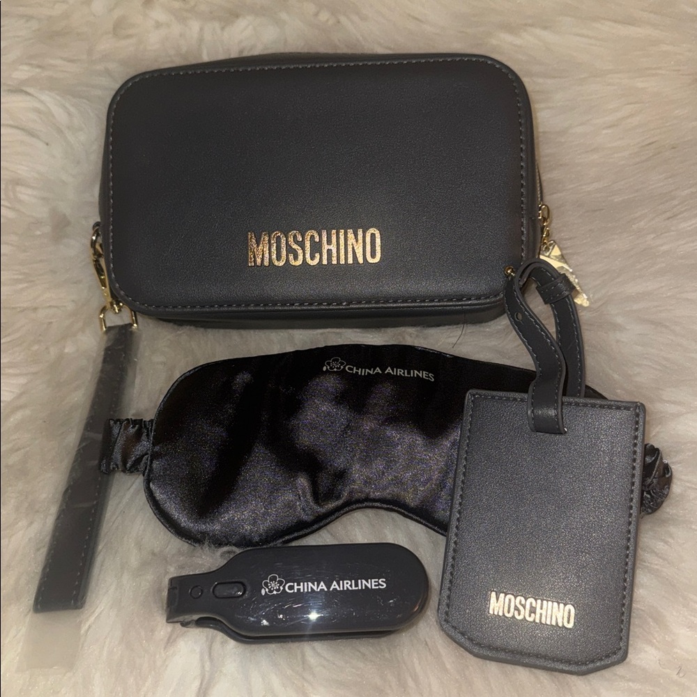 SOLD Moschino Airline Large Wristlet Set Grey and Gold NEW - Picture 1 of 8